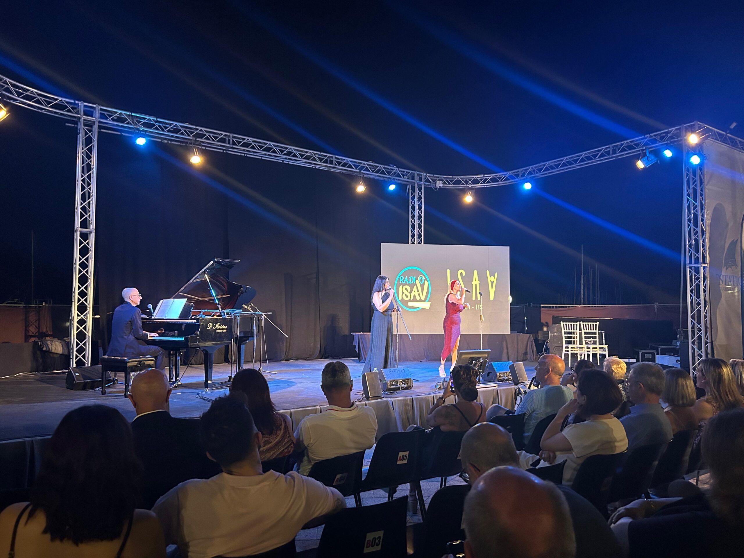 ISAV, grande successo per il concerto si solidarietà per si è tenuto a Pescara presso l'arena del porto turistico