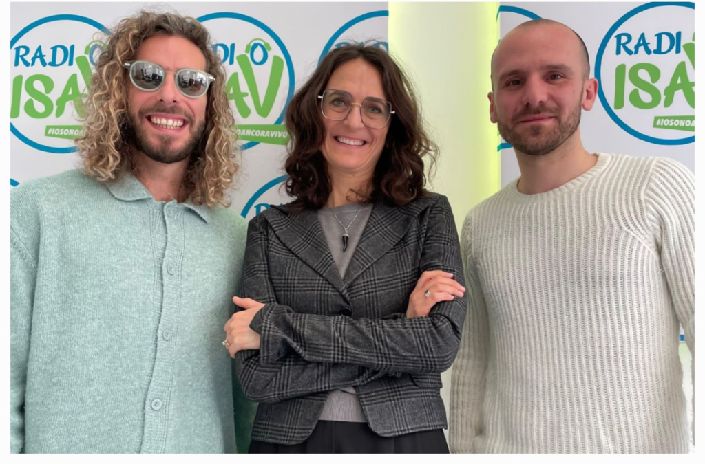 nella foto Claudia Pelagatti, insieme a lorenzo e luca, ospite a Radio ISAV per parlare del nuovo progetto Fare rete fare goal