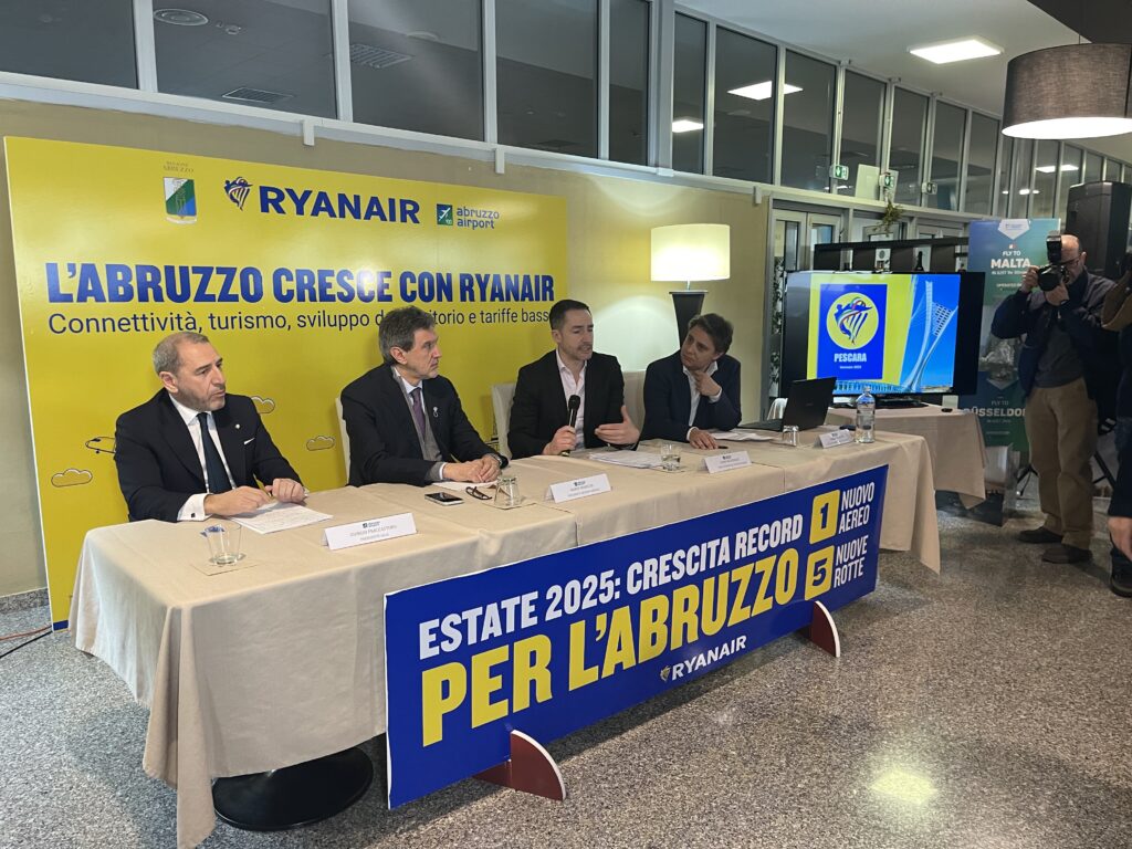 foto conferenza stampa aeroporto internazionale d'abruzzo a pescara, nuovi voli 2025